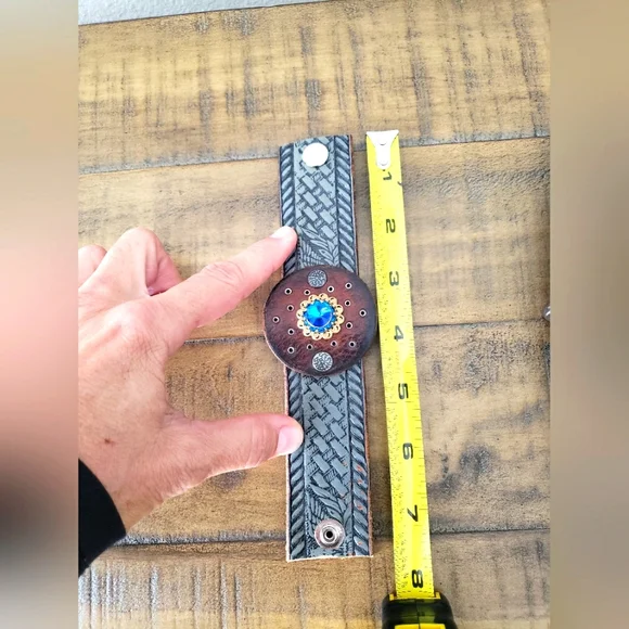 Bracelet - leather cuff - Picture 7 of 13